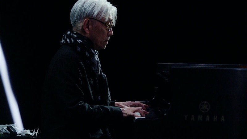 坂本龍一 新型コロナ感染防止対策を徹底したプレミアムライブで名曲披露 Daily News Billboard Japan