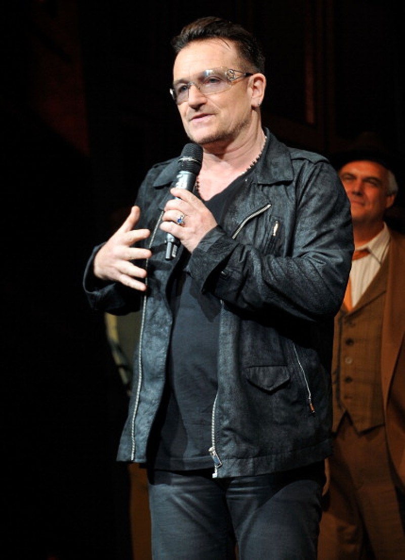 U2のボノ、貧困認識を高めるため無料プレイリスト公開