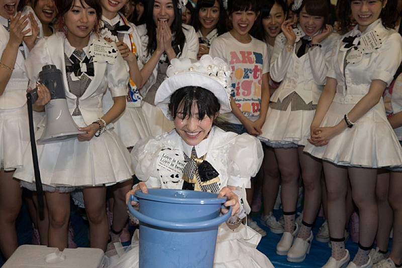 AKB48「卒業はありません！」秋元康＆まゆゆが氷水に