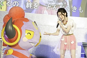 今夏ポケモン映画主題歌担当の ポケ女 安田レイが ワールドホビーフェア 15 で同曲熱唱 Daily News Billboard Japan