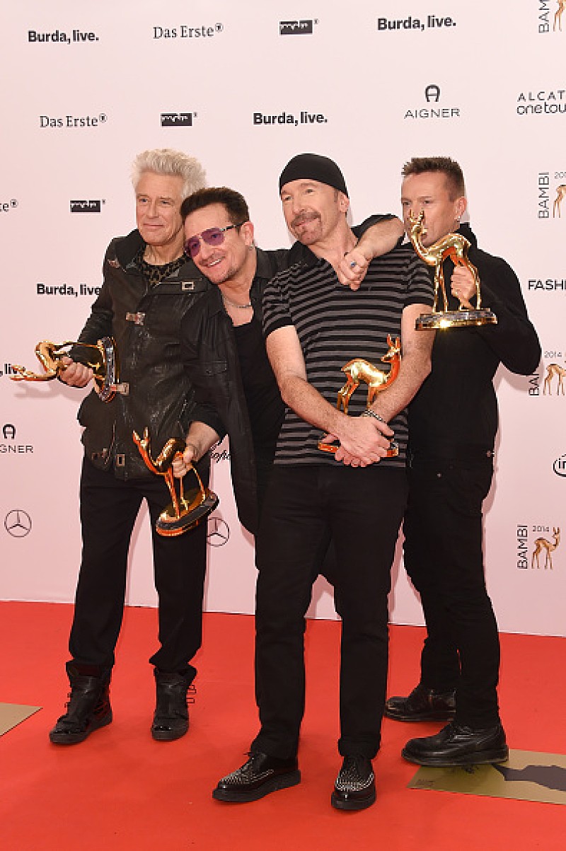 U2「レディー・ガガがU2のライブにサプライズ登場＆共演！」1枚目/1