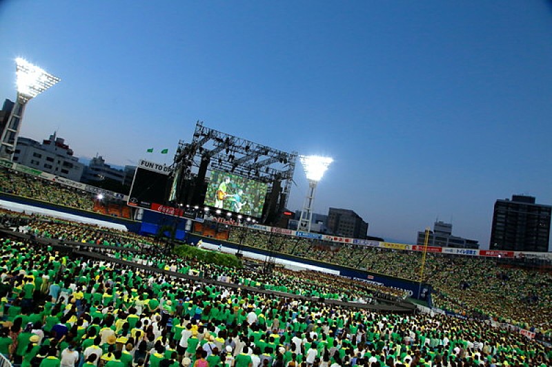 ゆず 15年ぶり横浜スタジアム弾き語り公演で6万人熱狂、最新曲「終わらない歌」ライブ初披露