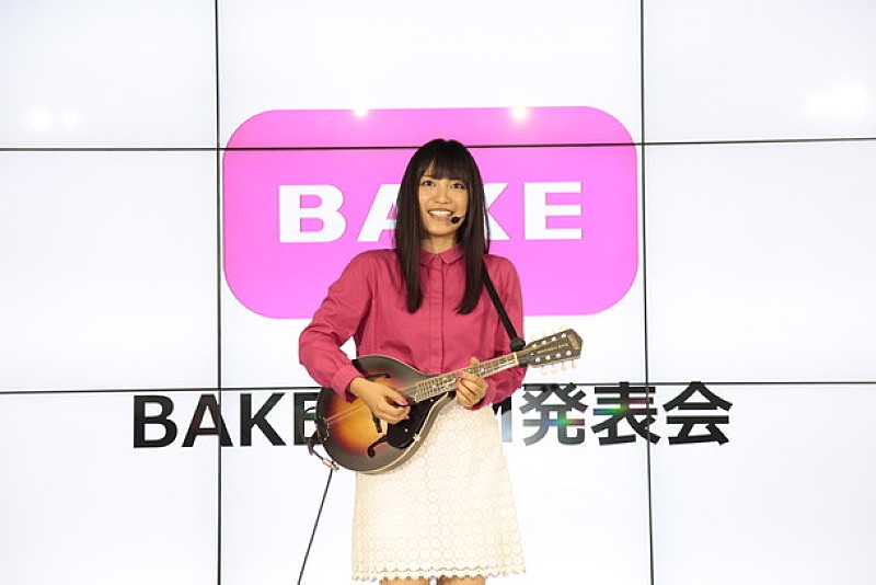 miwa 『BAKE』新CM発表会で誕生ケーキ・サプライズ！ 「緊張しました」と赤面の撮影秘話も