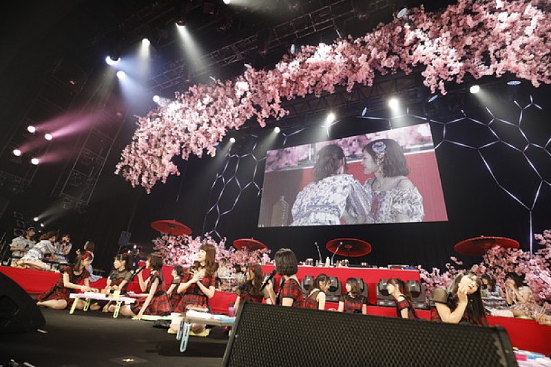 AKB48 お花見気分のゆったりムードで『サムネイル』発売記念イベント初日は大盛況