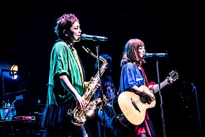 Puffy 21周年記念ライブも定番の雨 新たなアレンジも加わった21曲披露 Daily News Billboard Japan