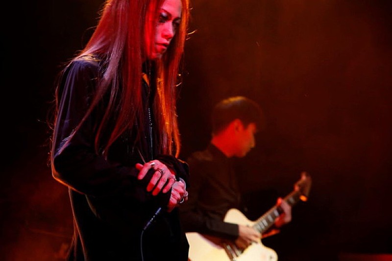 Acid Android 息を呑むほど美しいyukihiro L Arc En Ciel によるライブ初日 新曲 Roses Mvも Daily News Billboard Japan