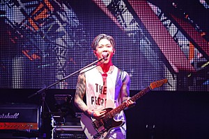 Miyavi 花火 エンタメのイベント会場で圧巻のライブパフォーマンス Daily News Billboard Japan