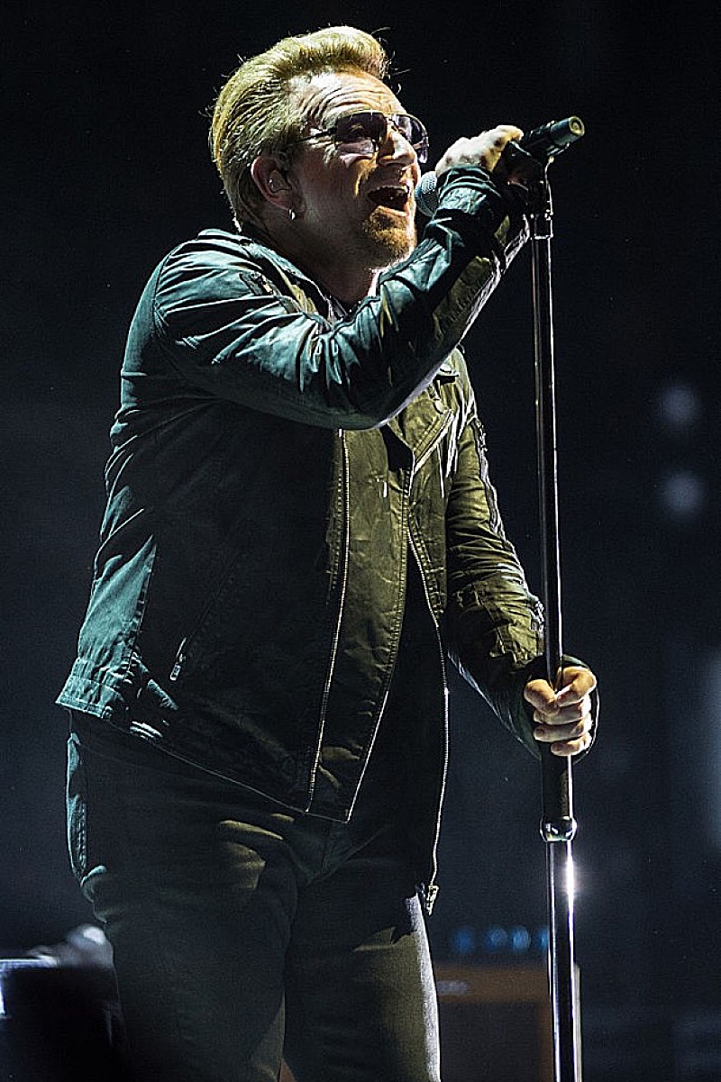 ボノ「U2のボノ、セイント・パトリックス・デーに新曲をライブ配信で披露」1枚目/1