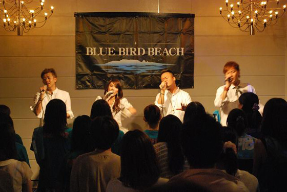 「“奇跡の3ハーモニー”BLUE BIRD BEACH 最終章を初披露」1枚目/2