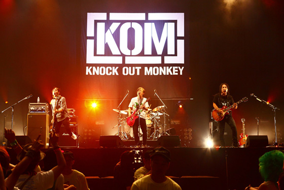 KNOCK OUT MONKEY「暴猿 サマソニで熱いアクトを展開、大歓声浴びる」1枚目/4