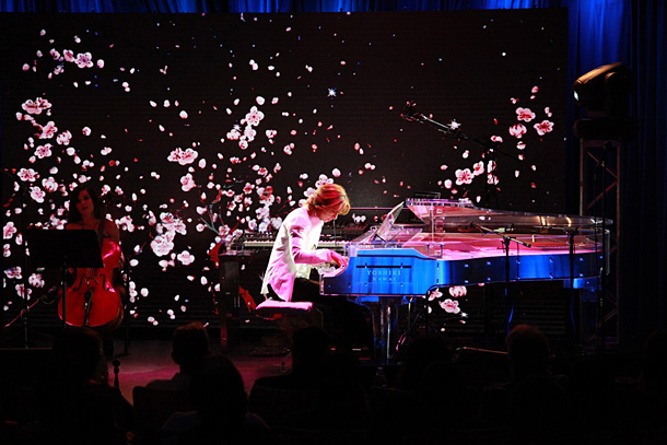 YOSHIKI「YOSHIKI 初の米ソロライブでX JAPAN名曲披露 TOSHIとの思い出語る」1枚目/4