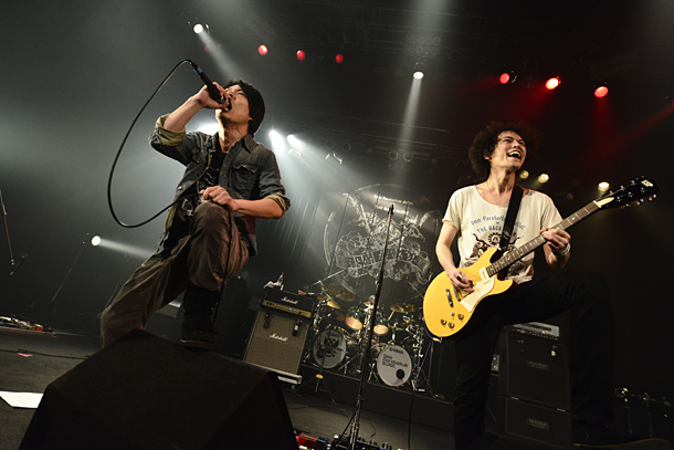 THE BACK HORN「9mm Parabellum Bullet×THE BACK HORN 決闘披露宴で理想の夫婦誕生!?」1枚目/11