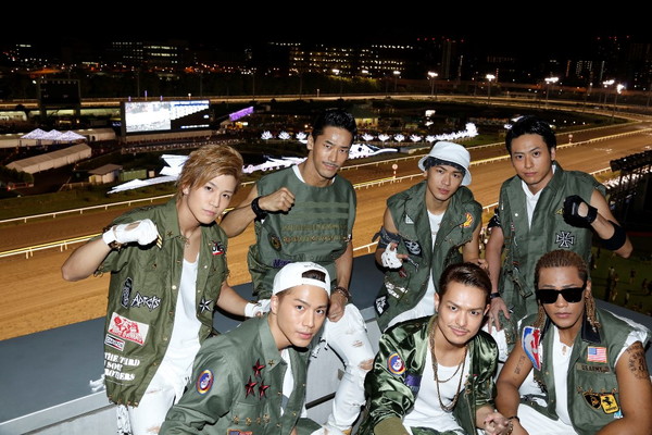 三代目 J Soul Brothers from EXILE TRIBE「三代目JSBが大井競馬場でプレミアムライブを実施、メンバー全員の“シンクロランニングマン”」1枚目/5