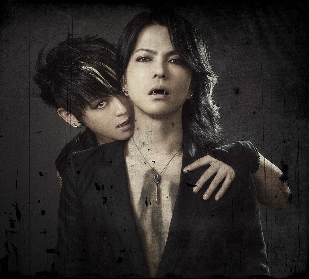 VAMPS「VAMPS 美女を連れ出す、スリリングな新曲ムービー公開」1枚目/4