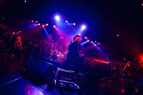 ONE OK ROCK「ONE OK ROCK 沖縄で800名限定のスペシャ公開収録ライブを実施「朝まで全部この時間くれてやる」」1枚目/5