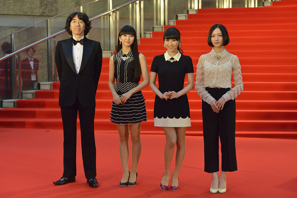 Perfume「Perfume【第28回東京国際映画祭】にてレッドカーペット初体験！ 大人びた3人のドレス姿に大歓声」1枚目/2