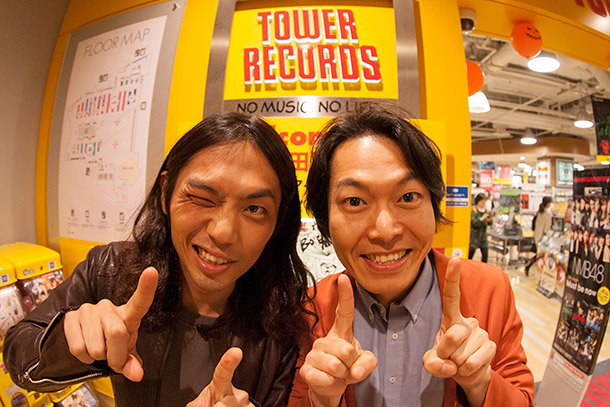 井乃頭蓄音団「TOWER RECORDS 梅田NU茶屋町店にて、松尾よういちろうとヒロヒサカトー」5枚目/39