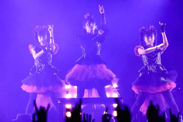 BABYMETAL「BABYMETAL、来年4月に新アルバムの世界同時発売が決定　東京ドームワンマンをふくむワールドツアーも開催」1枚目/1