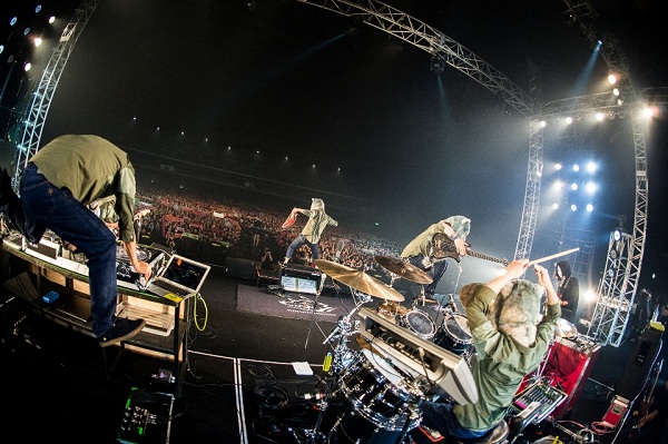 MAN WITH A MISSION「MAN WITH A MISSION、「Memories」をライブで初披露&amp;ニューアルバムが2月にリリース決定」1枚目/8