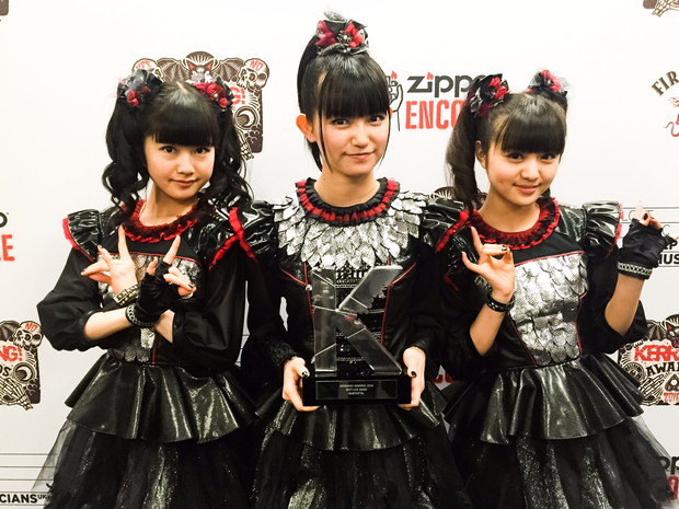 BABYMETAL「BABYMETAL 2年連続受賞！ 英【Kerrang! Awards】登壇で英語スピーチ披露」1枚目/1