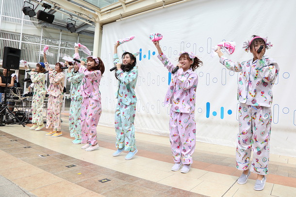 Ｃｈｅｅｋｙ　Ｐａｒａｄｅ「TIFも大活躍のチキパ リリイベで自撮り棒や歌割りじゃんけん飛び交うアグレッシブな新曲披露」1枚目/30