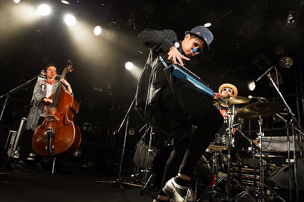 H ZETTRIO「H ZETTRIO、聖夜の祝祭広場をイメージした初のクリスマスソングをリリース」1枚目/3