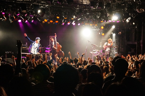 H ZETTRIO「H ZETTRIO 再び日テレ『スッキリ!!』生出演！ “美人すぎる尺八奏者”辻本との生共演も」1枚目/3