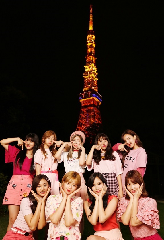 TWICE「TWICE、東京タワーとの“TT”コラボが実現」1枚目/3