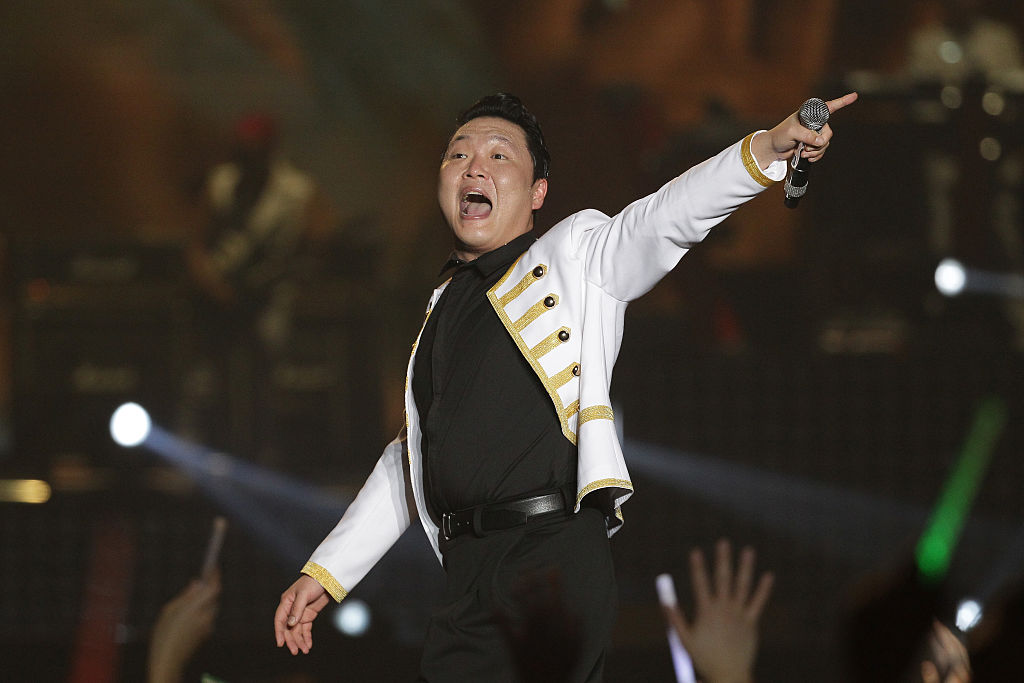 PSY「江南スタイル」の記録破り、YouTubeで最も再生された動画になった