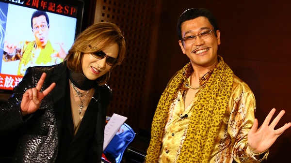 YOSHIKI「YOSHIKI、ニコ動特番でピコ太郎と「Forever Love × PPAP」即興コラボを披露」1枚目/5