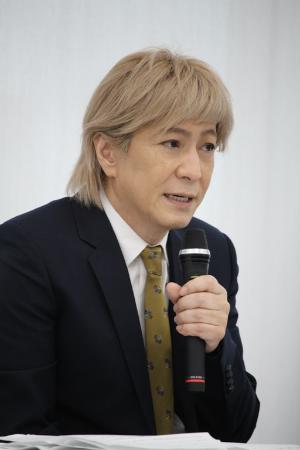 小室哲哉「小室哲哉、不倫騒動を受け「引退」を発表　「ご迷惑を掛けたことに対する最大の償い」」1枚目/1