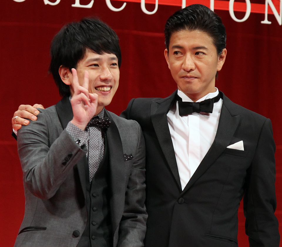 木村拓哉 頼りがいのある後輩です 二宮和也は感激のｖサイン Daily News Billboard Japan