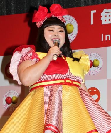 渡辺直美「今の体重は１０７キロ」 ８０年代の“りんごアイドル”の衣装