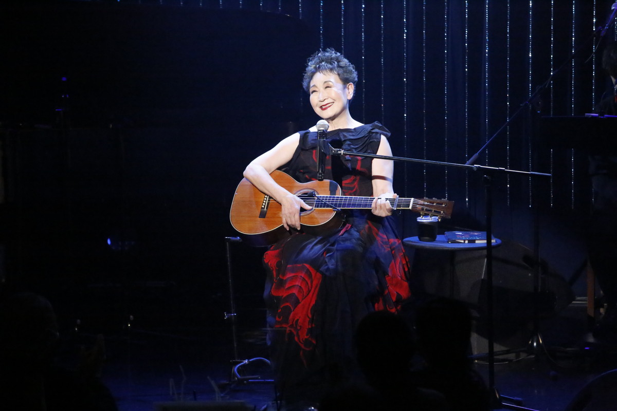 ライブレポート＞加藤登紀子「まだ第4幕が始まったばかり」新旧楽曲で