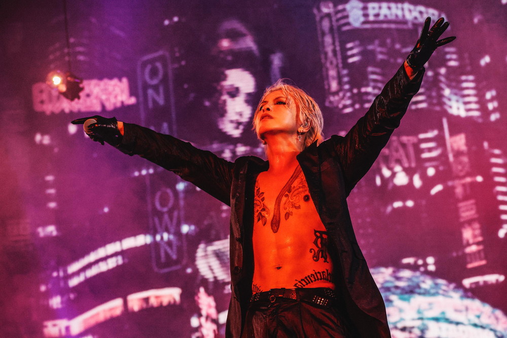 ライヴレポート＞HYDE、幕張メッセのツアーファイナルで奏でた「あの時