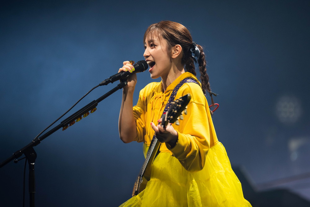 ＜ライブレポート＞miwa、サザエさん姿でドラムも披露した内容盛りだくさんな7年振りの【39 live】