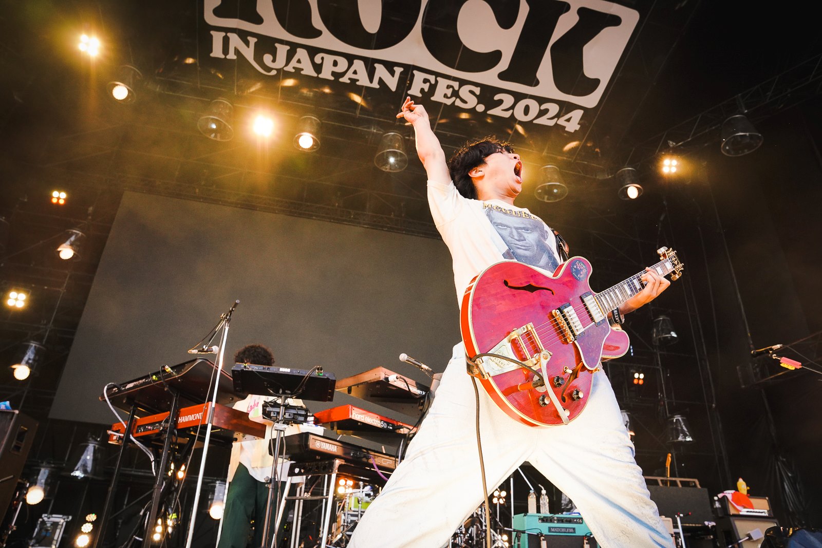 ＜ライブレポート＞マカロニえんぴつ、“マカロック”で会場を太陽以上に熱くした【ROCK IN JAPAN FESTIVAL 2024】