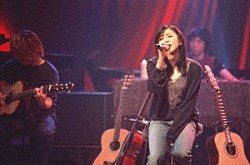 宇多田ヒカル「ＨＩＫＡＲＵ　ＵＴＡＤＡ　ＬＩＶＥ　ＣＨＲＯＮＩＣＬＥＳ　ＵＮＰＬＵＧＧＥＤ　（２００１）」