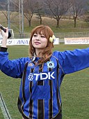 三浦サリー「三浦サリー 地元サッカーチームの勝利に歌で貢献!?」1枚目/8