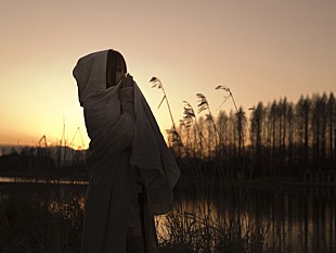 藍井エイル「“謎の美少女”藍井エイルの素顔が解禁 都内某所で初ライブ」