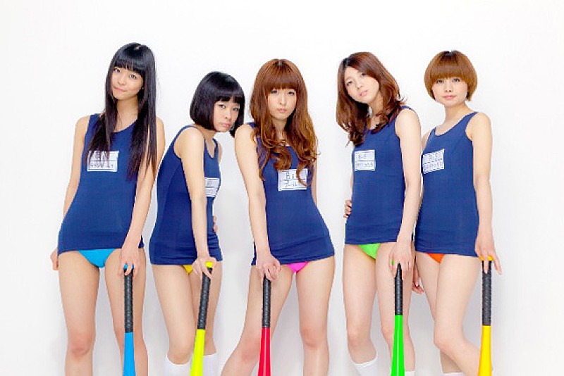 スクール水着姿のアイドル 不良グループ100人と大乱闘 Daily News Billboard Japan
