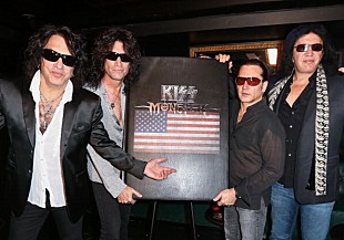 ＫＩＳＳ「ＫＩＳＳ、およそ34万円の巨大写真集リリース！　結成40周年を記念」