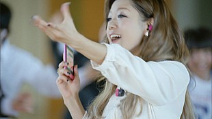 西野カナ「西野カナ CMで高校生と共演、書き下ろし曲を熱唱」