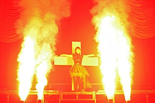 BABYMETAL「BABYMETAL 聖誕祭でSPEEDや「翼をください」をメタルカバー」