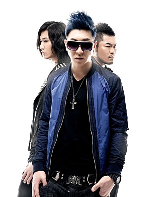 「Aziatix グラミー賞授賞式の前夜祭パーティーに出席」