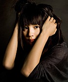 新山詩織「新山詩織 歌詞サイト1位＆川口春奈ら出演の映画主題歌決定」1枚目/2