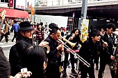 「ゲリラ・ライブ時の写真」3枚目/3