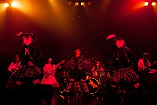 BABYMETAL「BABYMETAL 初の全曲生バンド演奏ツアーは修行、初日公演が大盛況」