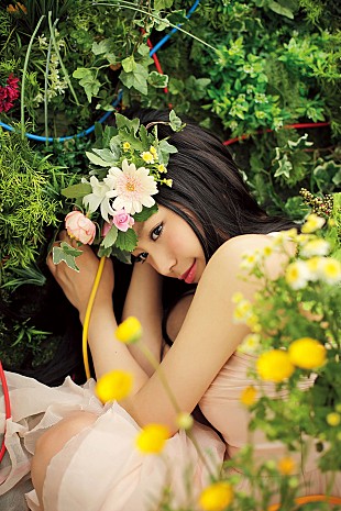 miwa「miwa 新作ビデオで天使となって地上に舞い降りる」