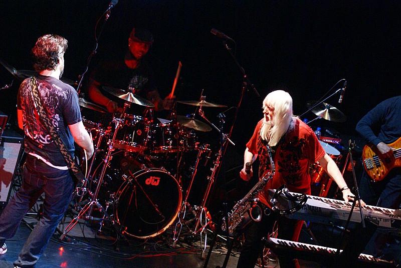 エドガー・ウィンター来日公演 盟友リック・デリンジャーを交えての熱きパフォーマンス！ | Daily News | Billboard JAPAN